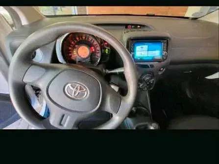 Gebraucht Toyota Aygo 69 PS (50 kW) 2015 Weiß Kleinwagen
