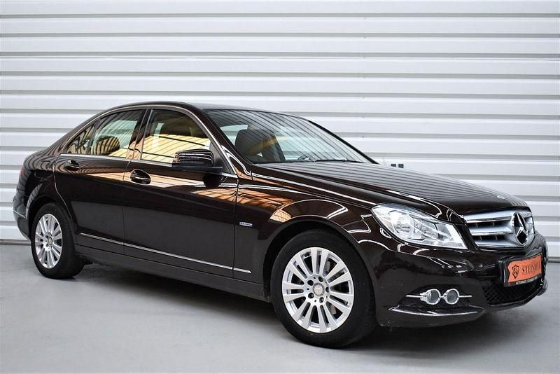 Gebraucht Mercedes C180 Elegance 156 PS (114 kW) 2011 Braun Limousine
