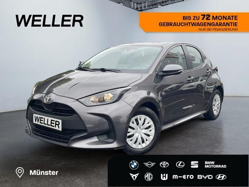 Grau Gebraucht 2021 Toyota Yaris Comfort Kleinwagen | 12.490 € (Fairer Preis) - Bild 1/3
