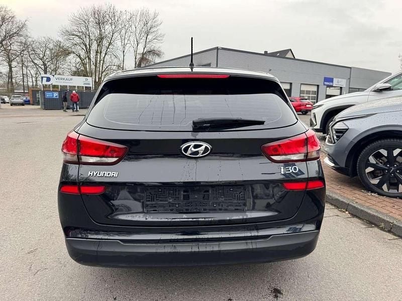 Gebraucht Hyundai i30 116 PS (85 kW) 2019 Schwarz Kombi