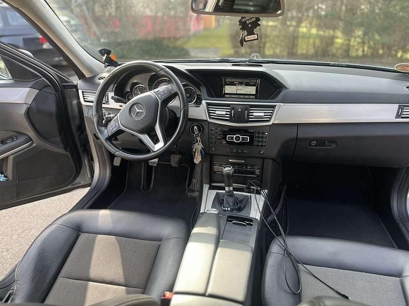 Gebraucht Mercedes E220 170 PS (125 kW) 2012 Grau Kombi