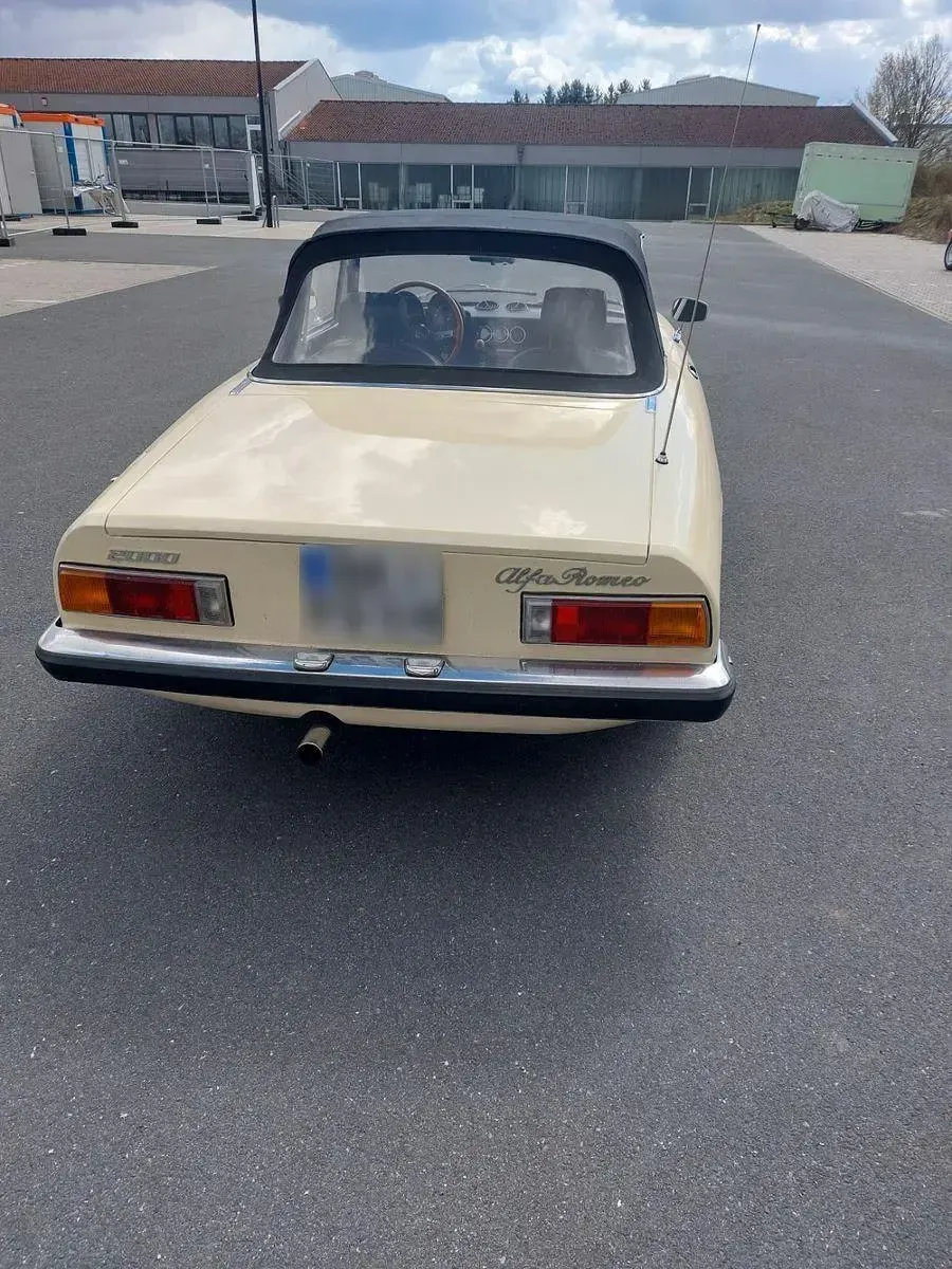 Gebraucht Alfa Romeo Spider 129 PS (94 kW) 1976 Beige Cabrio
