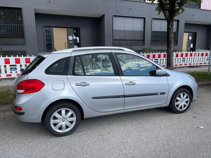 Gebraucht Renault Clio II 101 PS (74 kW) 2008 Silber Limousine
