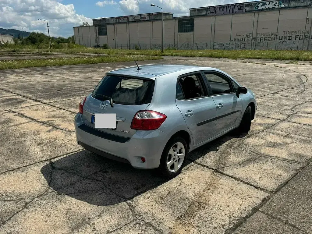 Gebraucht Toyota Auris 132 PS (97 kW) 2011 Blau Kleinwagen
