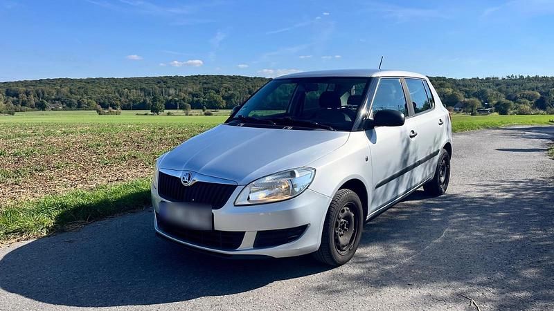 Silber Gebraucht 2014 Skoda Fabia Kleinwagen | 4.350 € (Superpreis) - Bild 1/4