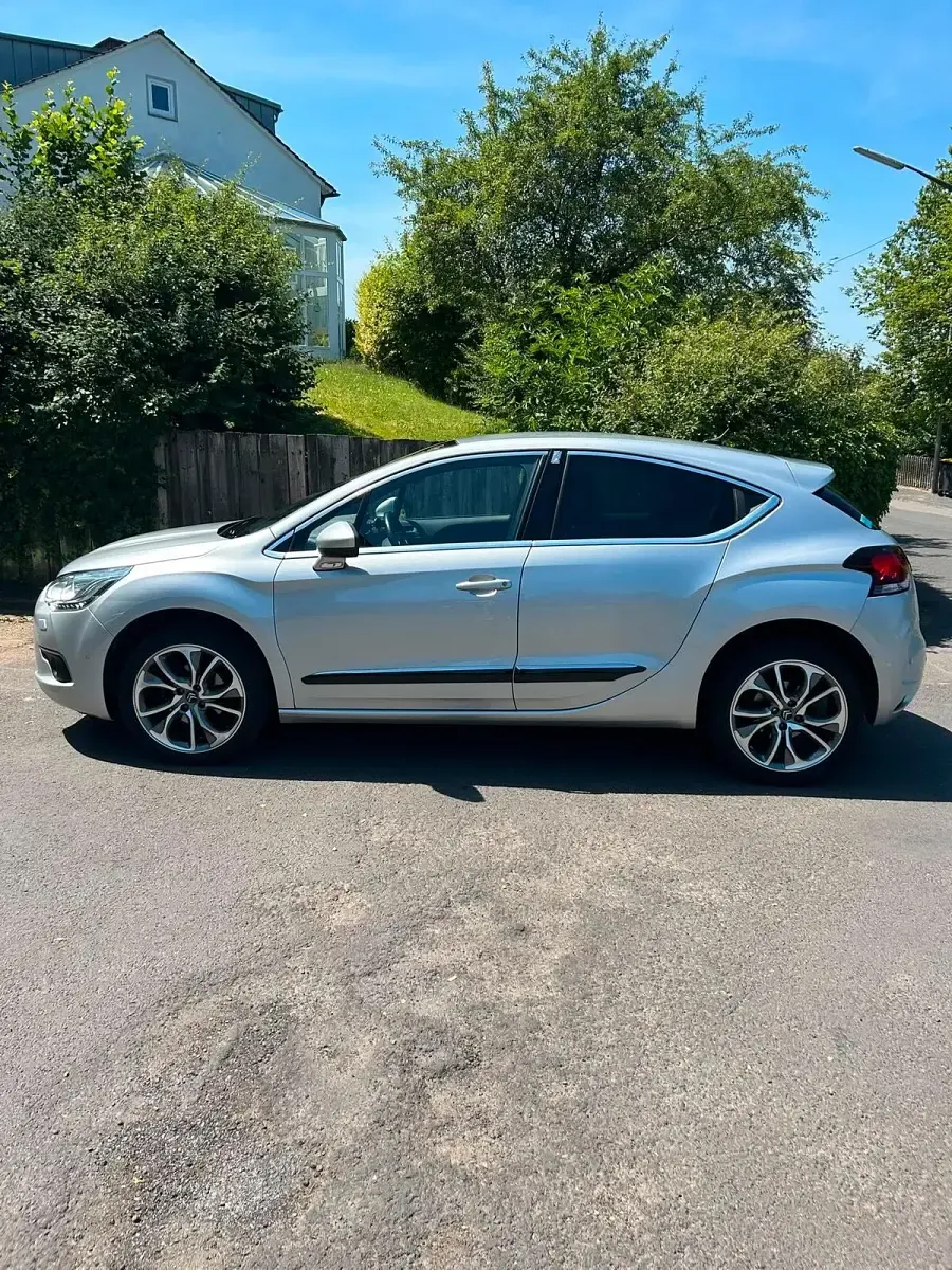 Gebraucht Citroën DS4 112 PS (82 kW) 2011 Silber Kleinwagen