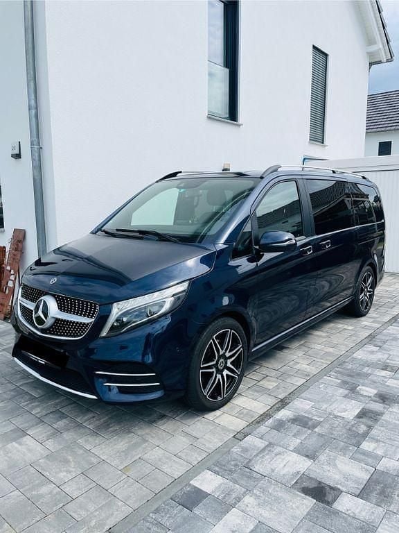 Blau Gebraucht 2019 Mercedes V300 AMG Van / Kleinbus | 48.999 € (Fairer Preis) - Bild 1/4