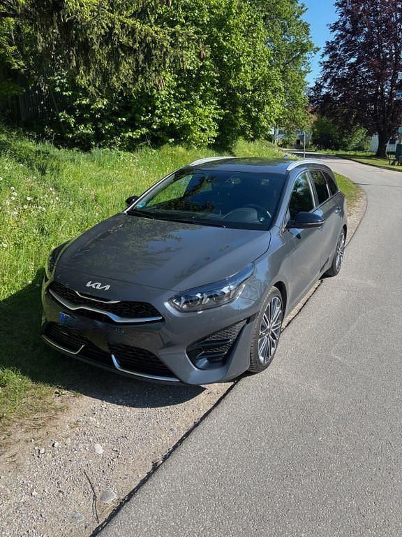 Grau Gebraucht 2023 Kia Ceed Sportswagon GT-Line Kombi | 28.500 € (Etwas zu teuer) - Bild 1/2