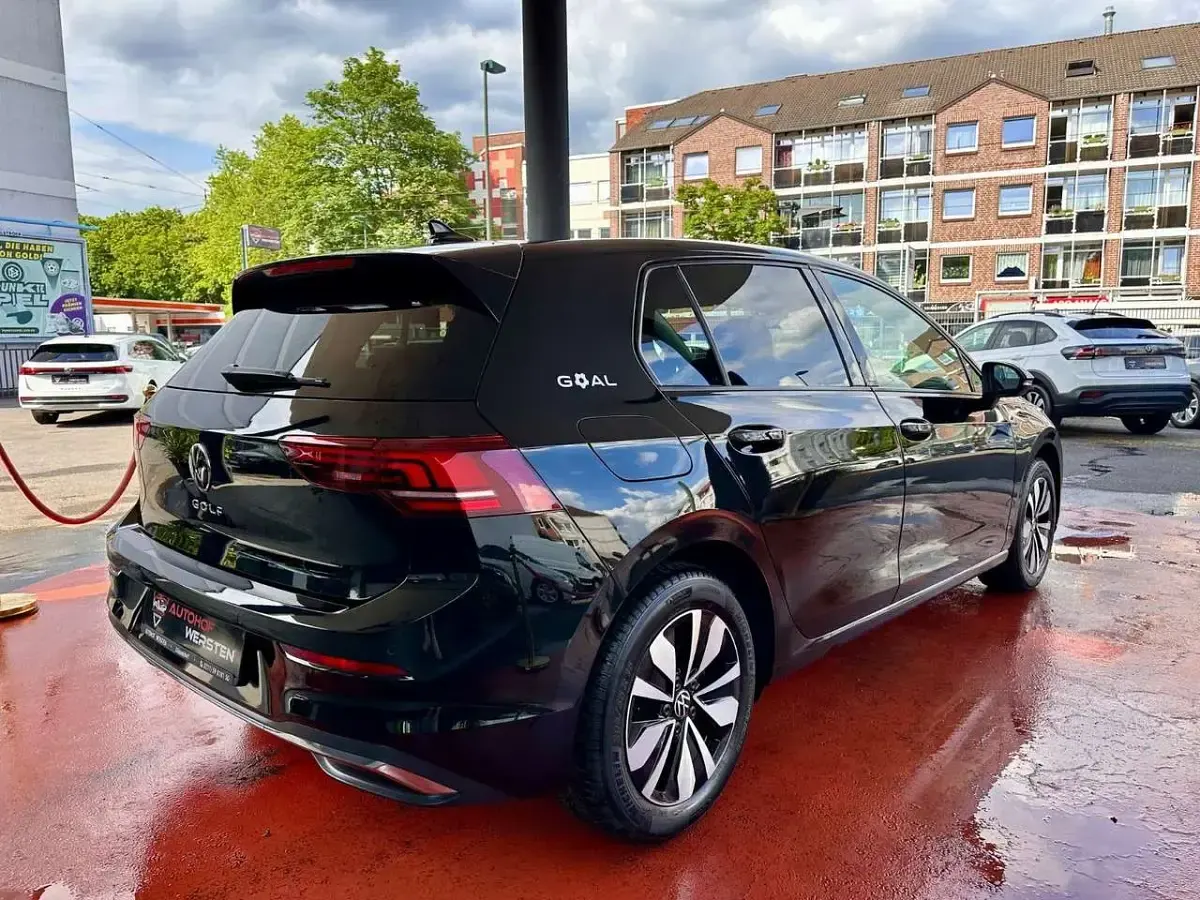 Gebraucht VW Golf VIII Goal 150 PS (110 kW) 2025 Mythos black Limousine