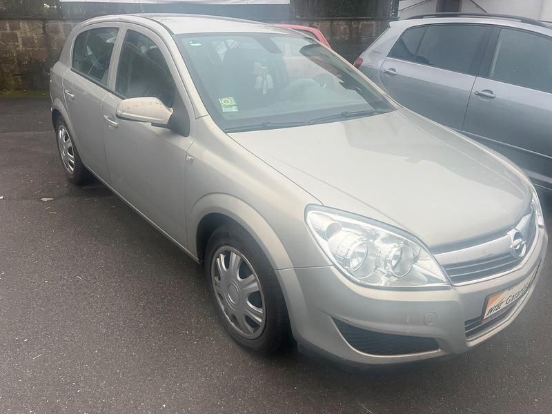 Gebraucht Opel Astra 115 PS (84 kW) 2009 Silber Limousine