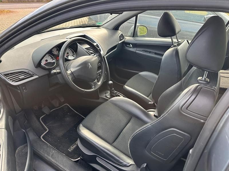 Gebraucht Peugeot 207 95 PS (69 kW) 2011 Grau Limousine