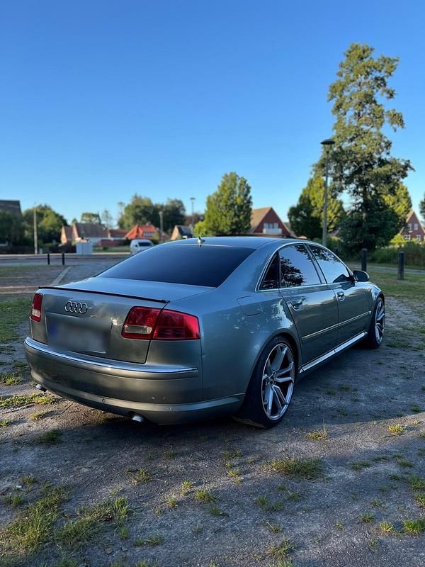 Grau Gebraucht 2006 Audi A8 Limousine | 5.000 € (Guter Preis) - Bild 1/4