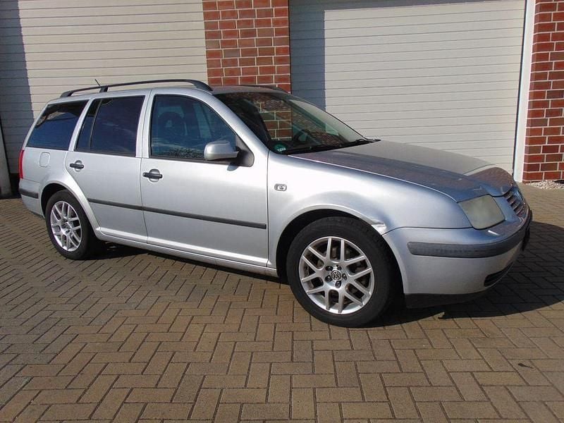 Silber Gebraucht 2001 VW Bora Highline Limousine | 2.198 € - Bild 1/4