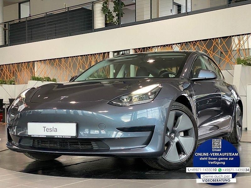Grau Gebraucht 2021 Tesla Model 3 Standard Range Plus Limousine | 24.980 € (Fairer Preis) - Bild 1/3