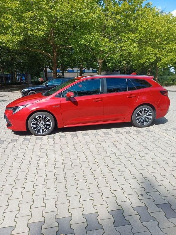 Rot Gebraucht 2020 Toyota Corolla Team Kombi | 19.000 € (Superpreis) - Bild 1/4