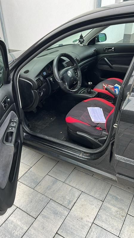 Second-hand VW Passat 101 CP (74 kW) 2000 Negru Berlinǎ