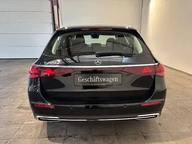 Gebraucht Mercedes E220 197 PS (144 kW) 2026