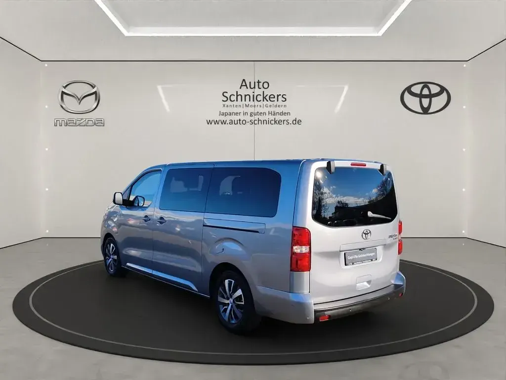 Gebraucht Toyota Proace Verso Team 177 PS (130 kW) 2024 Silber Kombi