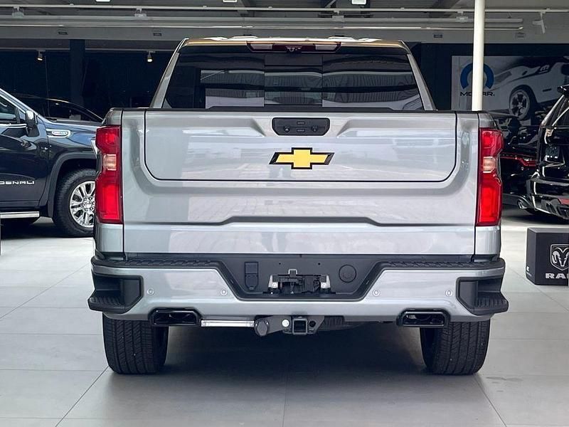 Neu Chevrolet Silverado 426 PS (313 kW) 2025 Grau SUV