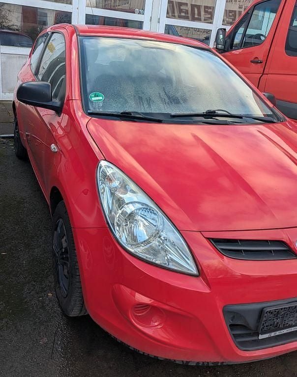 Gebraucht Hyundai i20 Intro Edition 86 PS (63 kW) 2012 Rot Kleinwagen
