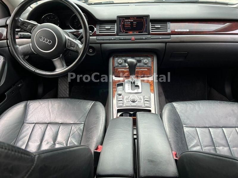 Second-hand Audi A8 280 CP (205 kW) 2004 Argintiu Berlinǎ