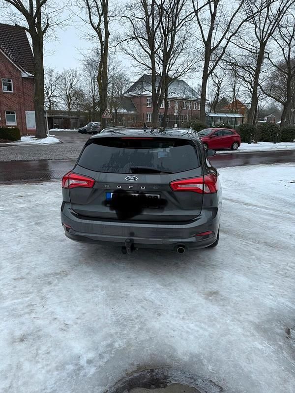 Gebraucht Ford Focus Titanium 150 PS (110 kW) 2019 Grau Kombi