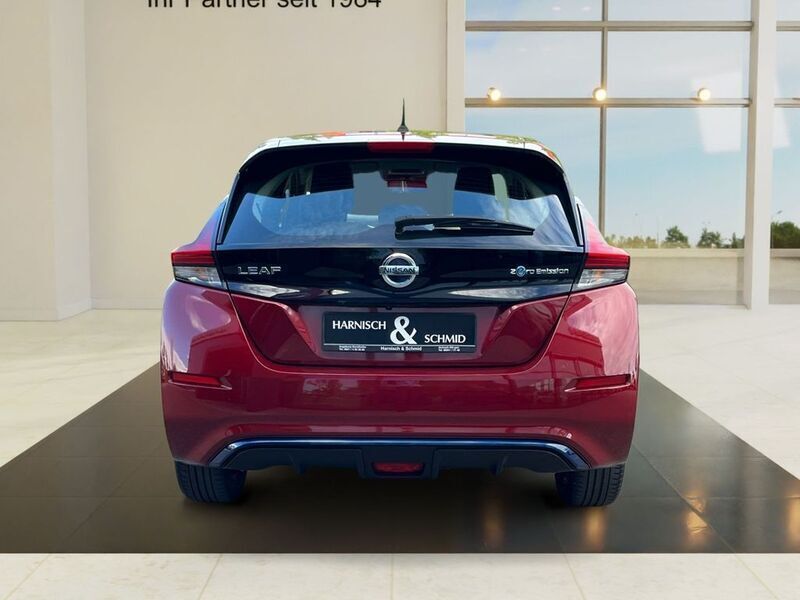 Gebraucht Nissan Leaf Acenta 89 kW (122 PS) 2021 New red (m) Kleinwagen