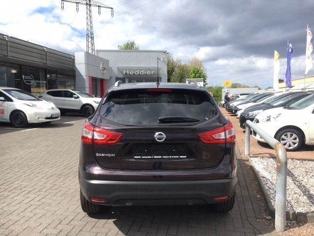Gebraucht Nissan Qashqai N-Connecta 131 PS (96 kW) 2017 Andere farbe metallic SUV