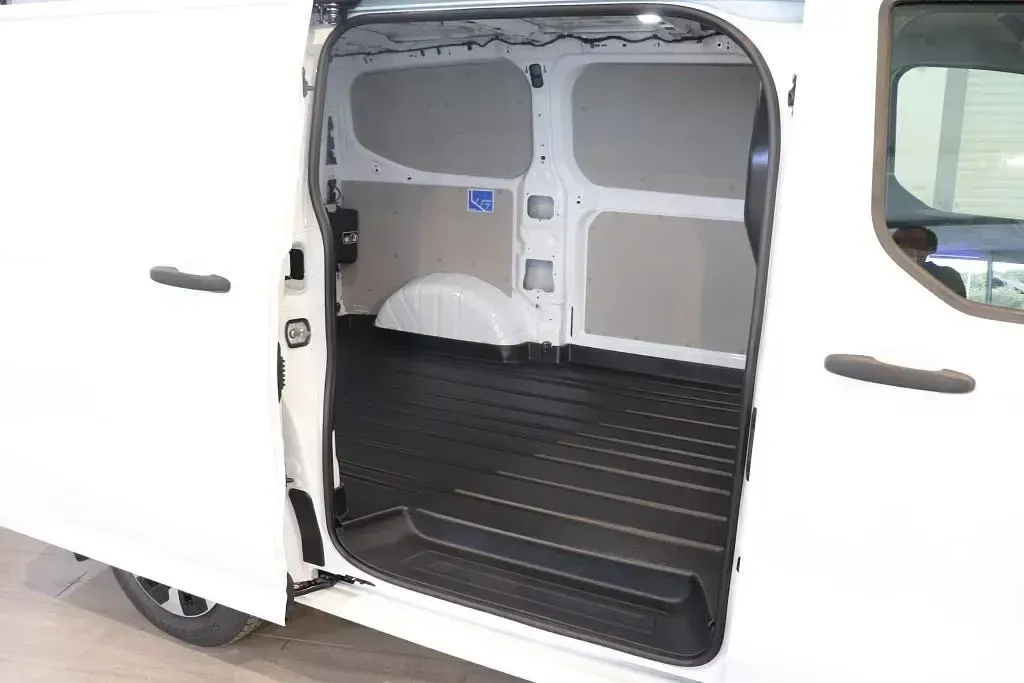 Neu Ford E-Transit Trend 100 kW (136 PS) 2026 Weiß Van