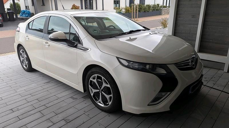 Weiß Gebraucht 2012 Opel Ampera Kleinwagen | 4.800 € (Fairer Preis) - Bild 1/4