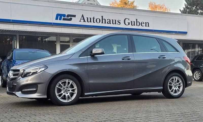 Grau Gebraucht 2018 Mercedes 200 Style Kombi | 15.950 € (Fairer Preis) - Bild 1/4
