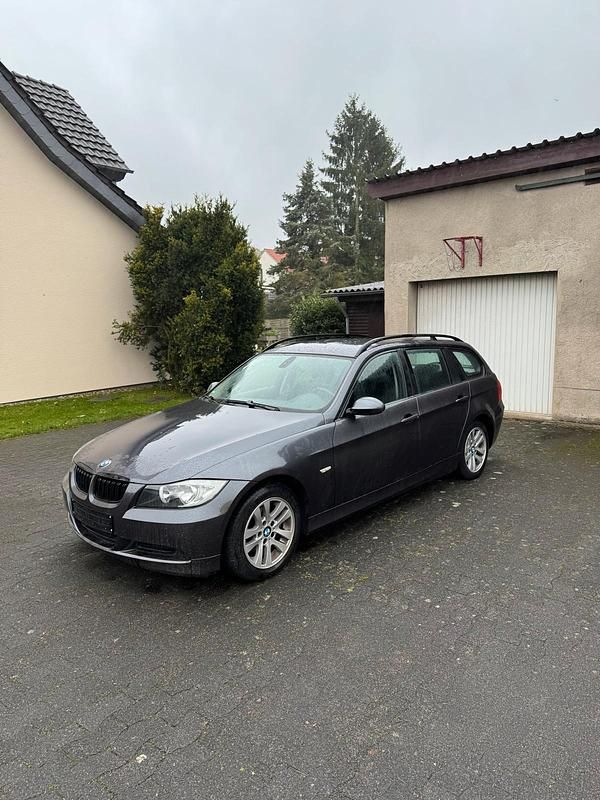 Grau Gebraucht 2007 BMW 320 Kombi | 3.350 € (Guter Preis) - Bild 1/4