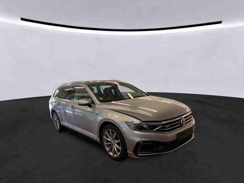 Pyritsilber metallic (metallic) Gebraucht 2020 VW Passat R-line Kombi | 24.950 € (Teuer) - Bild 1/3