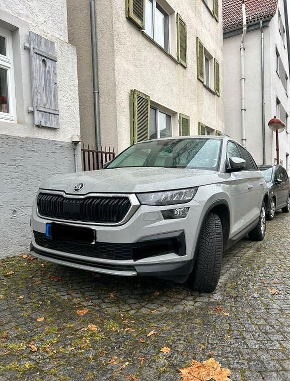 Grau Gebraucht 2023 Skoda Kodiaq Ambition SUV | 28.799 € (Superpreis) - Bild 1/4