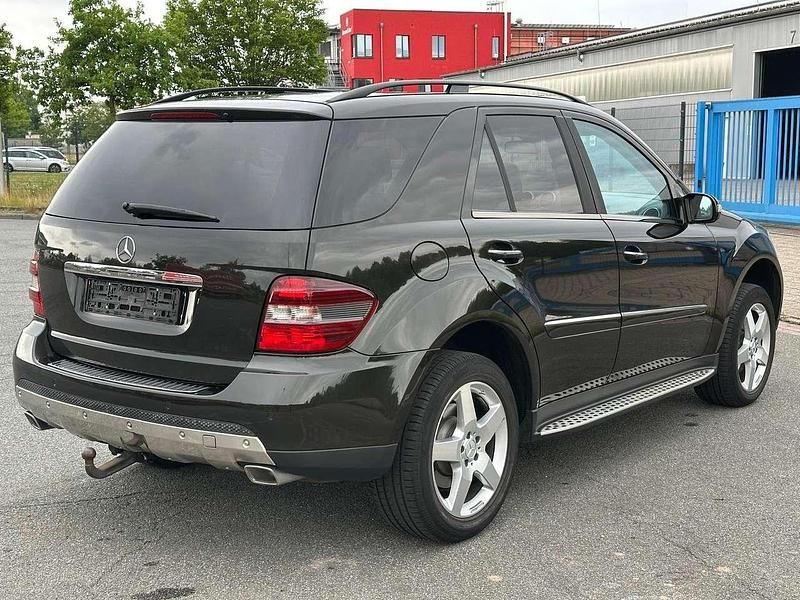 Gebraucht Mercedes ML320 224 PS (164 kW) 2007 Schwarz SUV