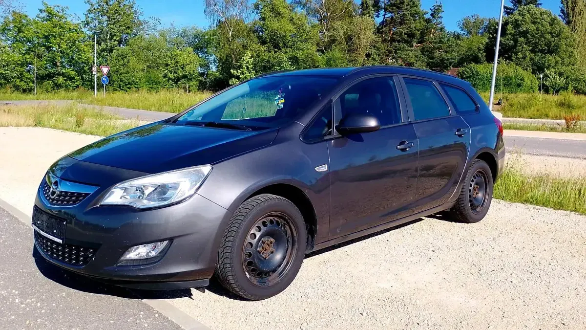 Gebraucht Opel Astra 101 PS (74 kW) 2011 Kombi