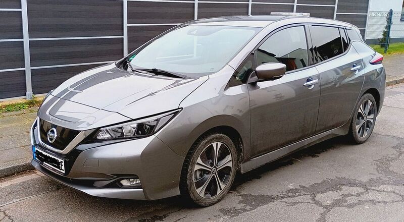 Grau Gebraucht 2021 Nissan Leaf N-Connecta Kleinwagen | 15.900 € (Fairer Preis) - Bild 1/4