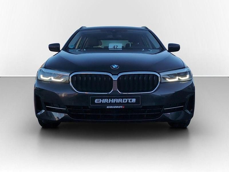 Gebraucht BMW 520 190 PS (139 kW) 2023 Grau Kombi