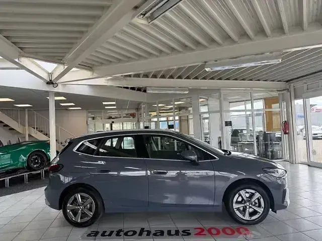 Gebraucht BMW 220 Active Tourer Luxury Line 170 PS (125 kW) 2022 Grau Van / Kleinbus