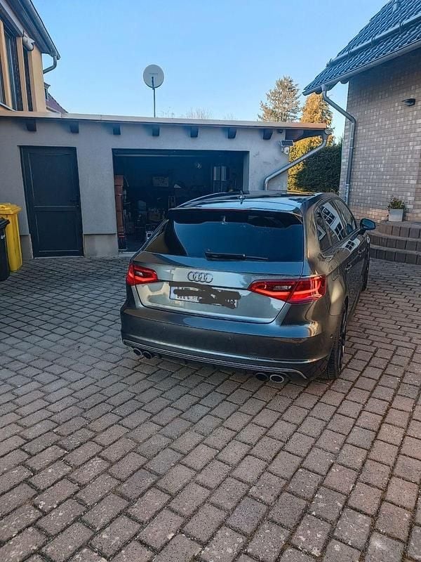 Gebraucht Audi S3 Ambiente 300 PS (220 kW) 2014 Grau Limousine