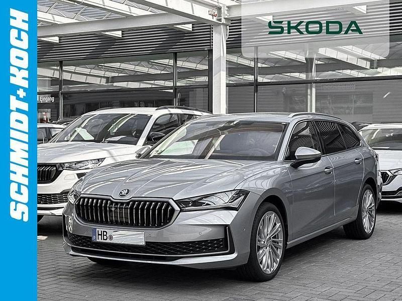 Pebble silber Gebraucht 2024 Skoda Superb LAURIN & KLEMENT Kombi | 41.690 € (Teuer) - Bild 1/4
