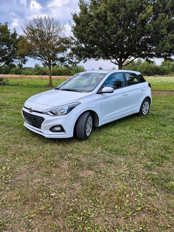 Weiß Gebraucht 2020 Hyundai i20 Active Kleinwagen | 10.500 € (Guter Preis) - Bild 1/4