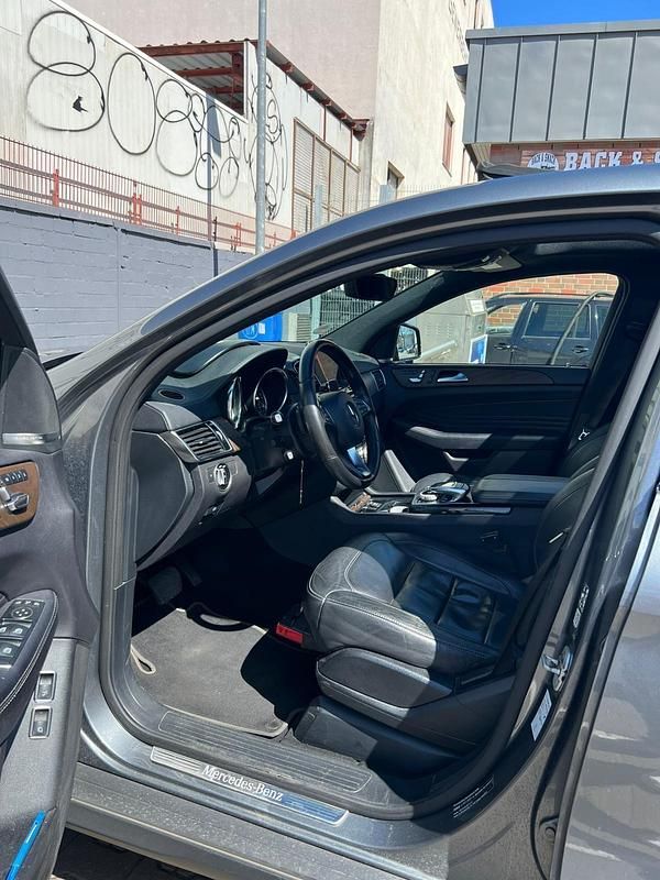 Grau Gebraucht 2018 Mercedes GLE350 AMG line Coupé | 24.900 € (Fairer Preis) - Bild 1/4