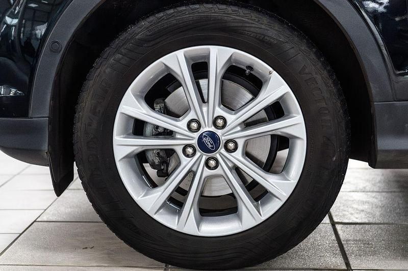 Gebraucht Ford Kuga Titanium 150 PS (110 kW) 2019 Schwarz SUV