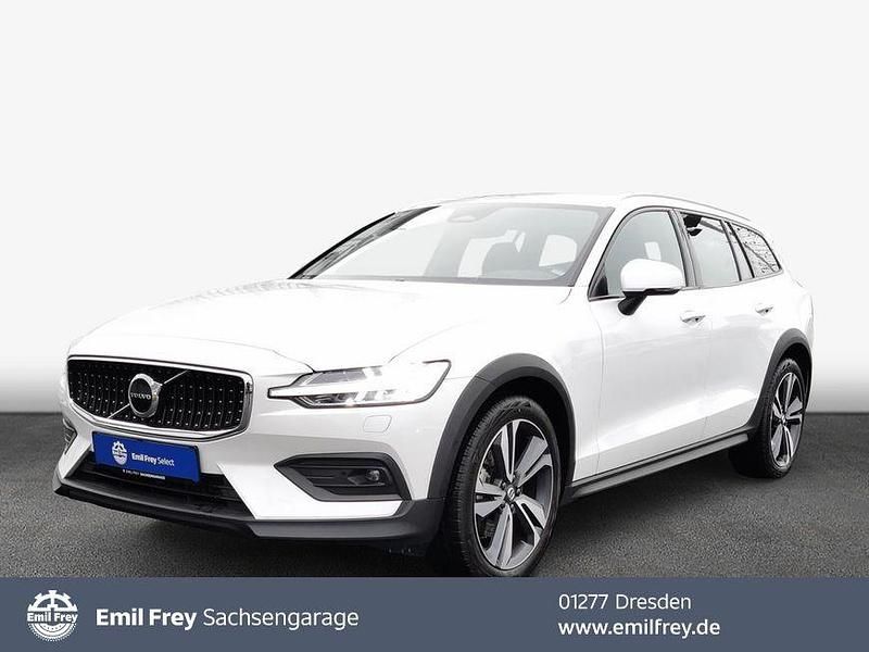 Crystal weißperleffekt Gebraucht 2023 Volvo V60 CC Plus Kombi | 37.250 € (Guter Preis) - Bild 1/4