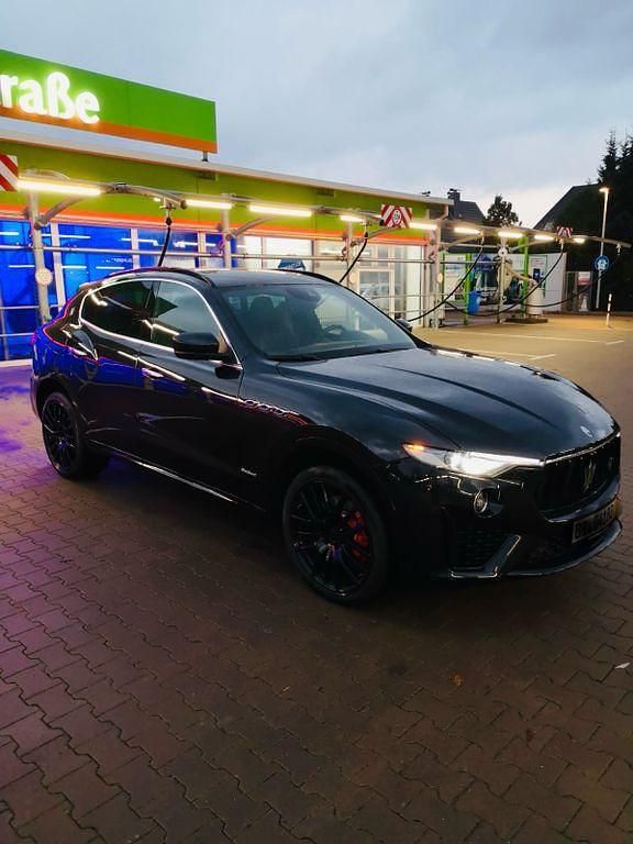 Schwarz Gebraucht 2019 Maserati Levante SUV | 36.400 € (Superpreis) - Bild 1/4