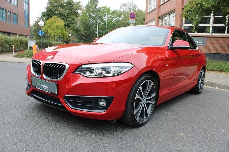 Gebraucht BMW 230 Sport Line 252 PS (185 kW) 2018 Melbourne rot metallic Coupé