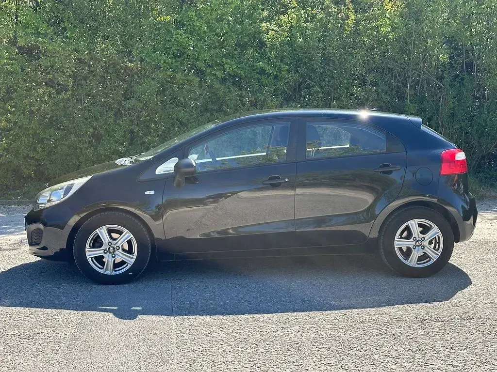 Second-hand Kia Rio 86 CP (63 kW) 2013 Negru Berlinǎ