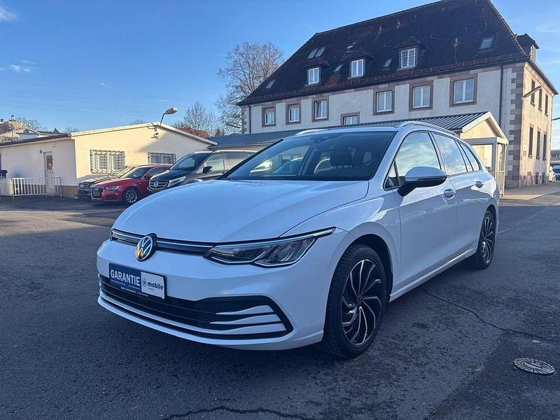 Weiß Gebraucht 2022 VW Golf VIII Life Kombi | 16.950 € (Guter Preis) - Bild 1/4