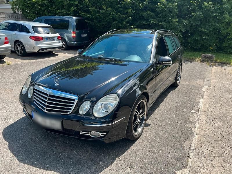 Schwarz Gebraucht 2006 Mercedes E280 Avantgarde Kombi | 4.200 € (Teuer) - Bild 1/4